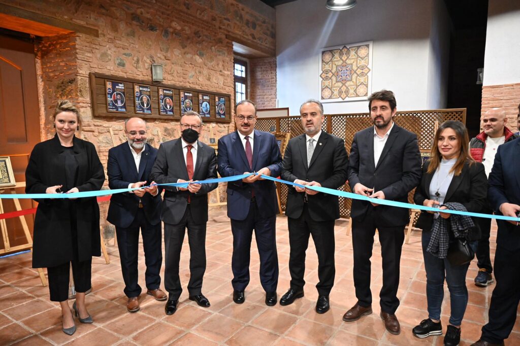 Yıldız Holding’in “Konuşan Yazılar” sergisi Bursalılarla buluştu