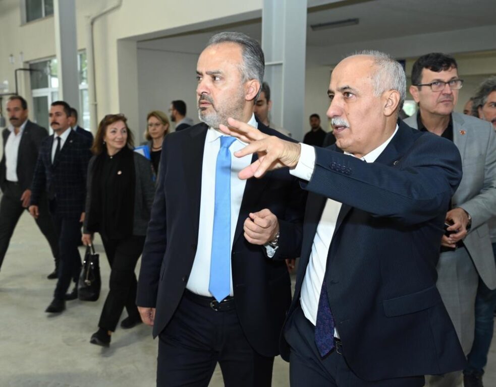 Yenişehir pazar alanında sona doğru