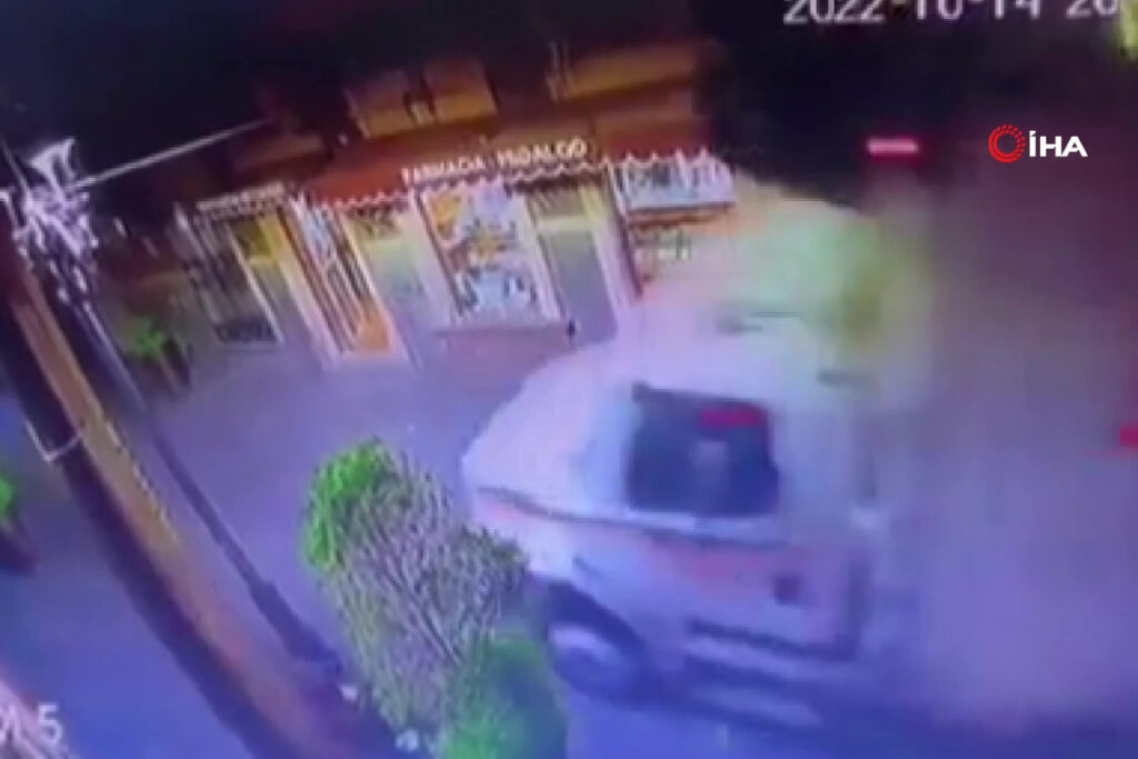 Meksika’da kamyon çarşıya daldı