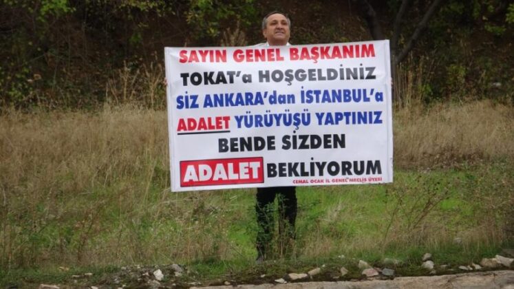 Kılıçdaroğlu’nun kaldığı otelin karşısında “Adalet istiyorum” diye pankart açtı