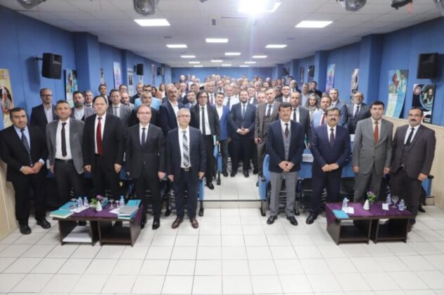 Milli Eğitim Müdürü Gür, mesleki eğitim okulları hakkında bilgi aldı