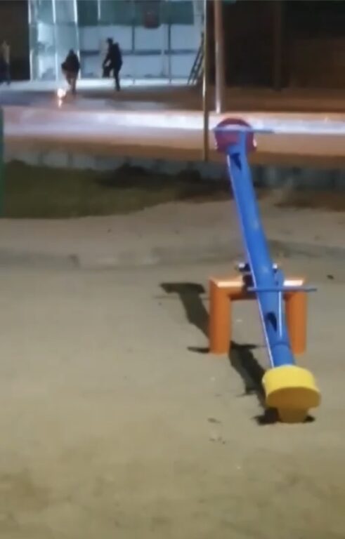 Bursa’da alev alan piknik tüpünü kovalarla su dökerek söndürdüler