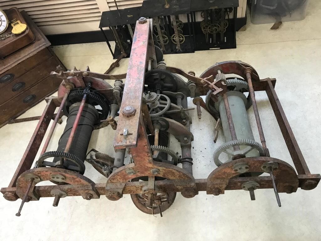 Tarihi Tophane’de asırlık saat tıkır tıkır işliyor