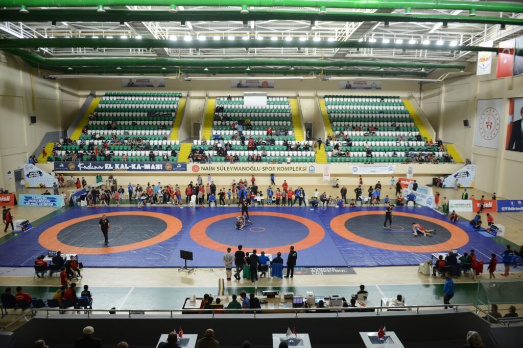 Güreş minderinde ‘Yıldırım’ fırtınası