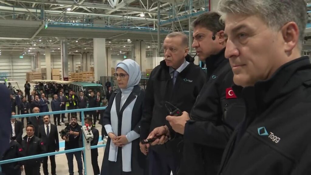 Cumhurbaşkanı Erdoğan, TOGG Fabrikası’nı gezdi