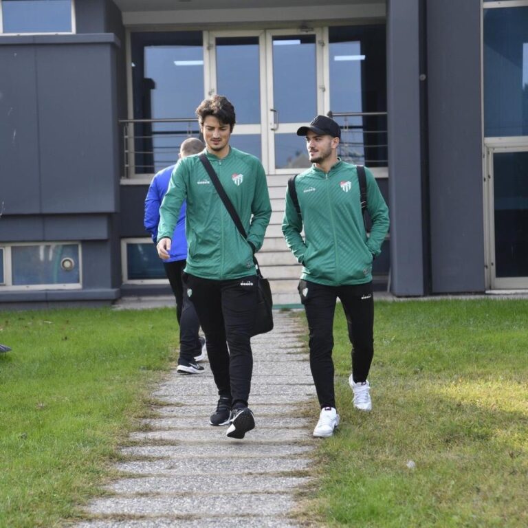 Bursaspor, İzmir’e hareket etti