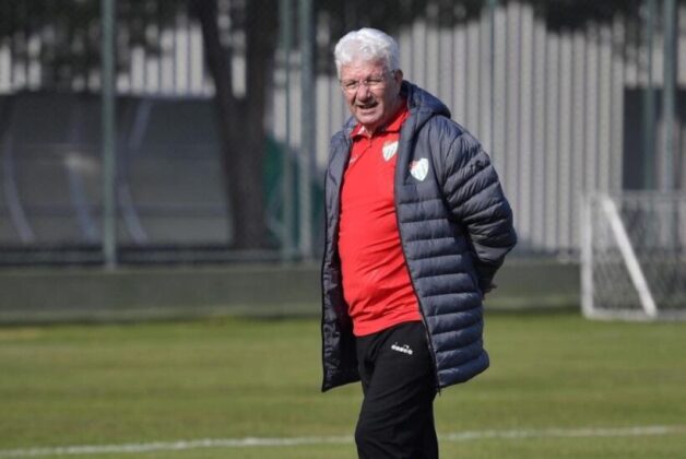 İsmail Ertekin: “Hakemler bütün hataları bize yapıyor””