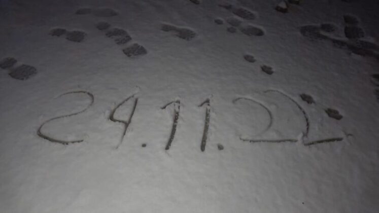 Kar yağışını duyan vatandaşlar Uludağ’a koştu