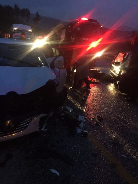 Bursa’da 2 otomobil kafa kafaya çarpıştı: 1 ölü, 5 yaralı