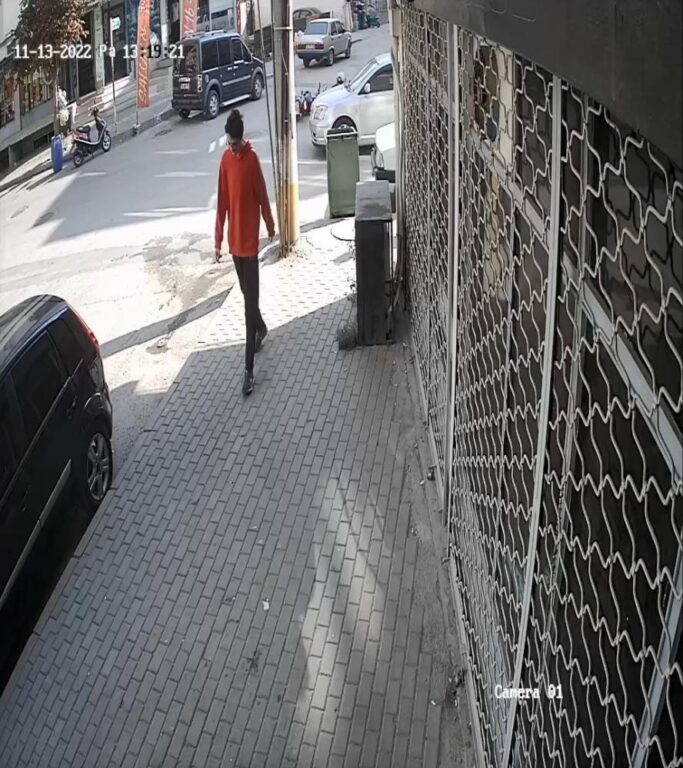 Kazaya karışan sürücünün yardımına koşmak yerine arkasına bakmadan gitti