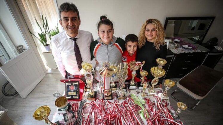 Kupa koleksiyoneri…Satrançta dünyanın şampiyonu oldu, teklif yağıyor