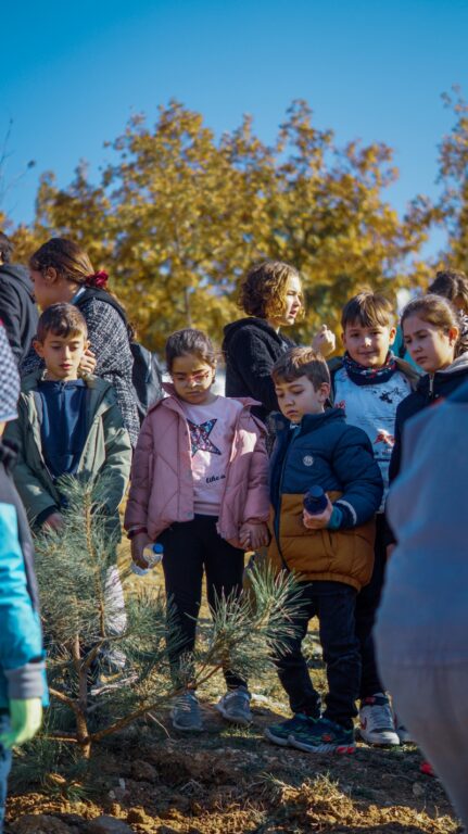 Nefes Dağyenice’de 200 fidan toprakla buluştu