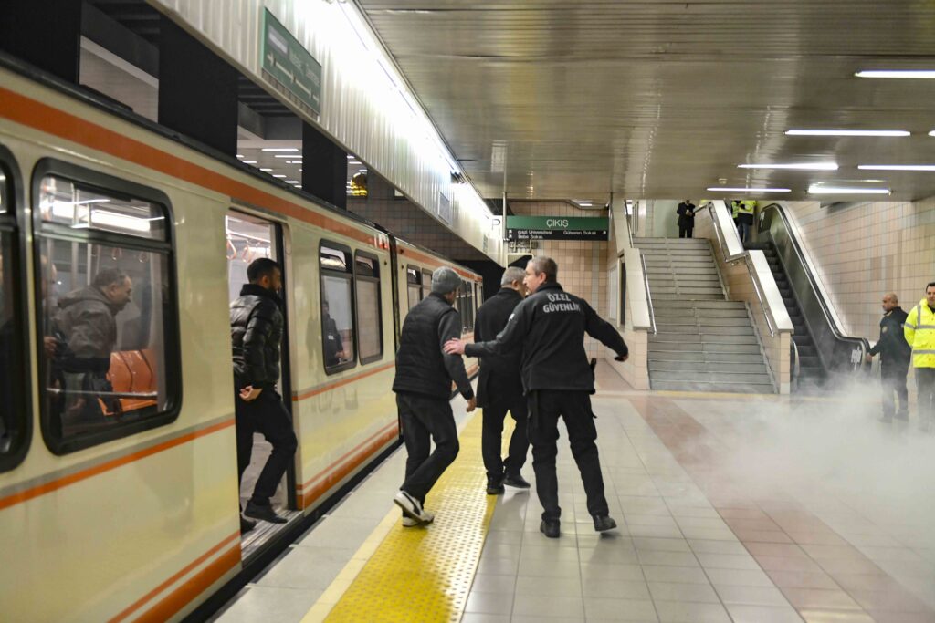 Trende yangın ve yolcu kurtarma tatbikatı gerçeğini aratmadı