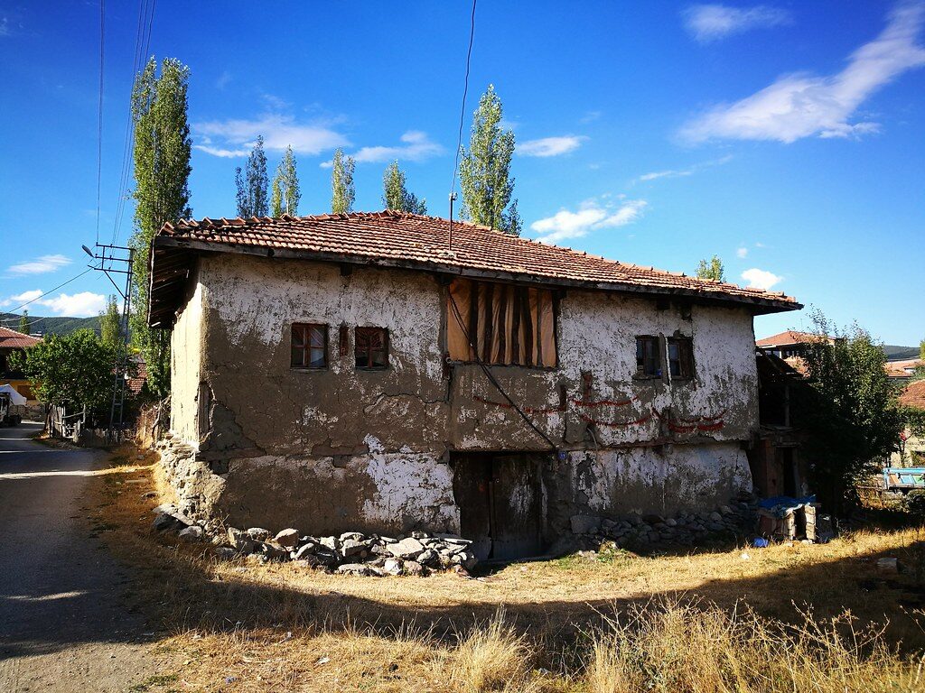 Bursa Kestel’de 161 m² avlulu ev mahkemeden satılıktır