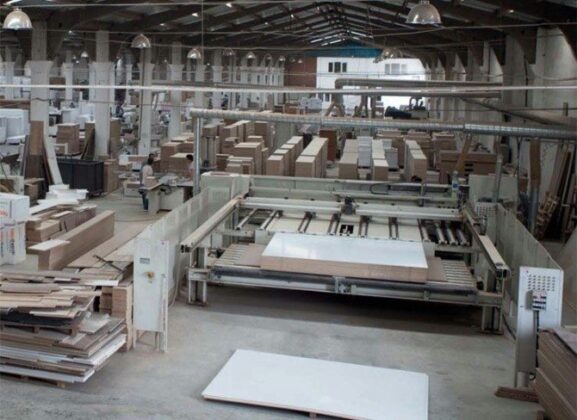 Bursa İnegöl’de 340 m² mobilya imalathanesi icradan satılıktır