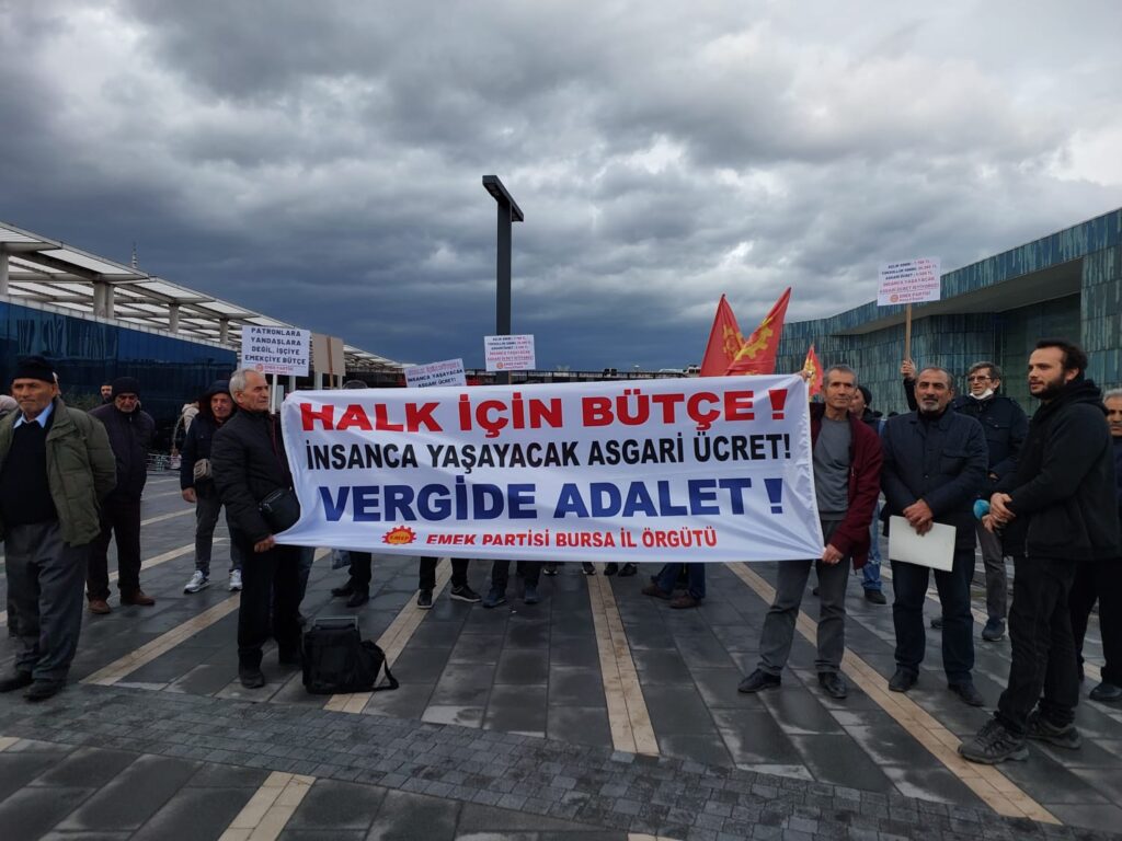 “Yoksulluk sınırını aşan bir asgari ücret istiyoruz”