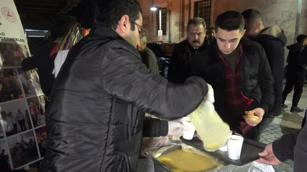 Çorba geleneğiyle gönüllere dokundular