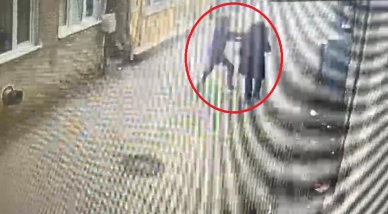 Bursa’da genç kadını gasp etme anı kameraya yansıdı