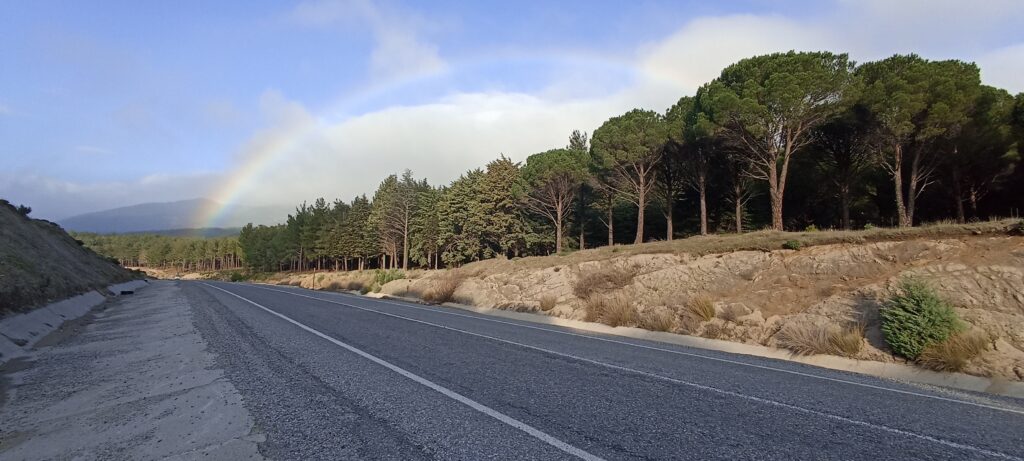 Kazdağları’nda bulut geçişlerinde ortaya çıkan gökkuşağı beğeniyle izlendi