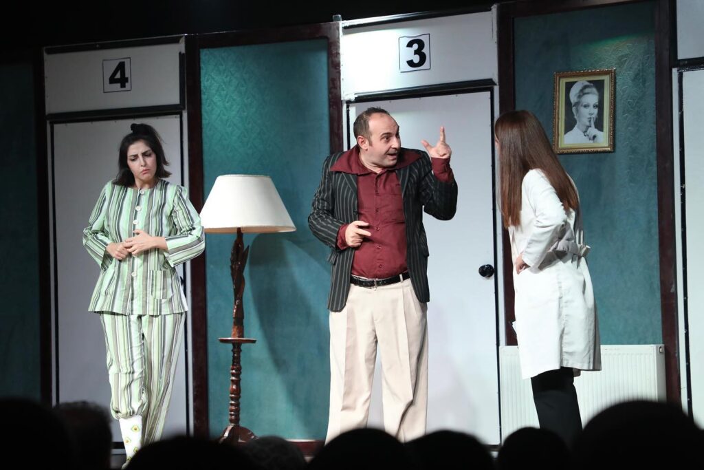 İnegöllüler ‘Deliler Evi’ ile kahkahaya boğuldu