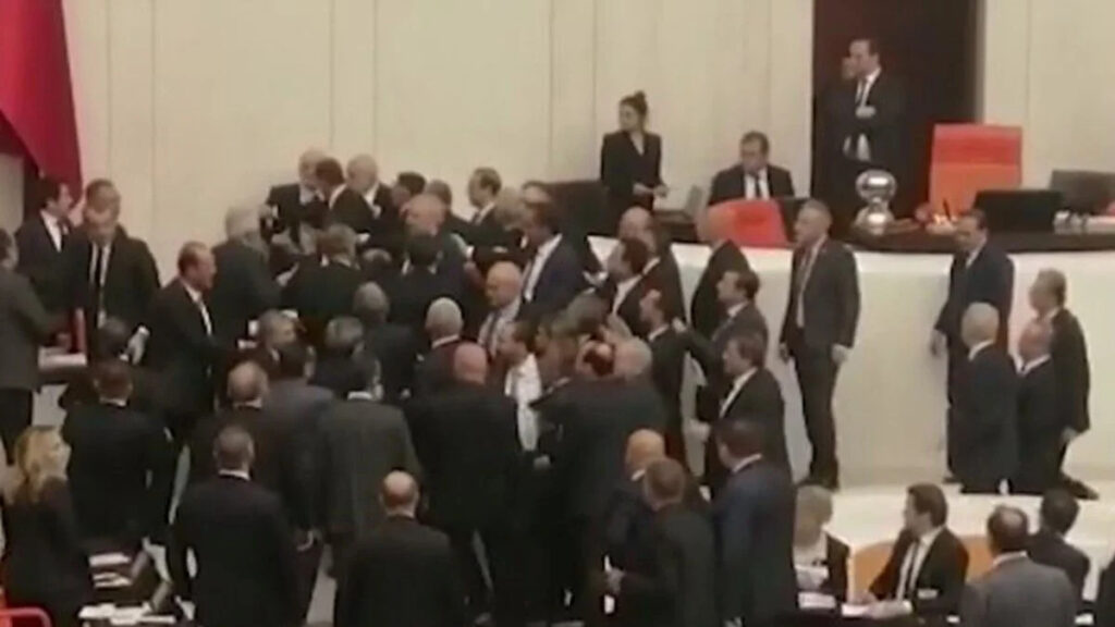 Bütçe görüşmelerinde yine gerginlik