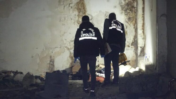Bursa’da metruk binada şüpheli ölüm