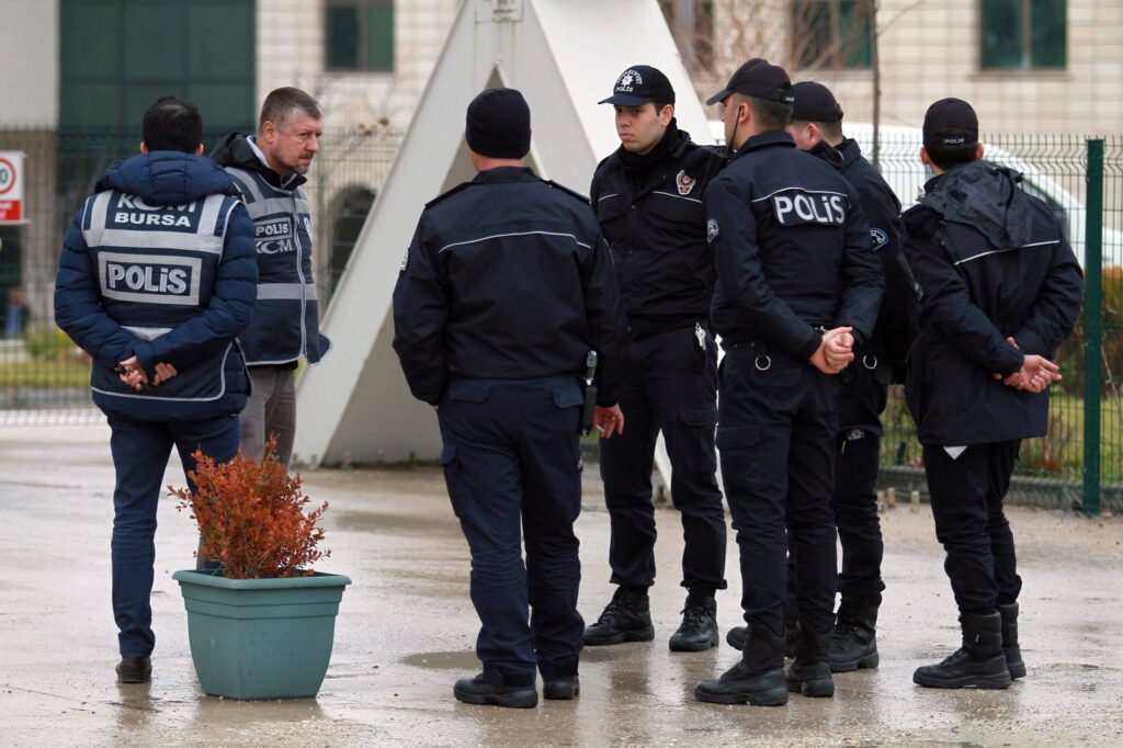 Yılbaşında Bursa polisi bir telefon uzağınızda