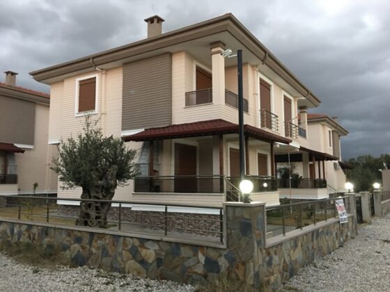 Bursa Karacabey’de 762 m² arsa üzerindeki iki katlı bina mahkemeden satılıktır