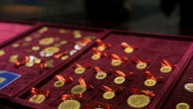 Altında tarihi zirve