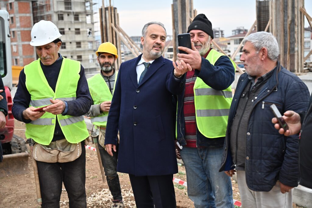 Gençler için bir tesis de Yenibağlar’a