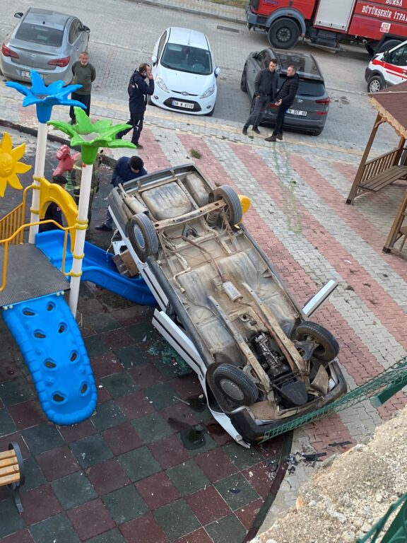 Çocuk parkında faciadan dönüldü