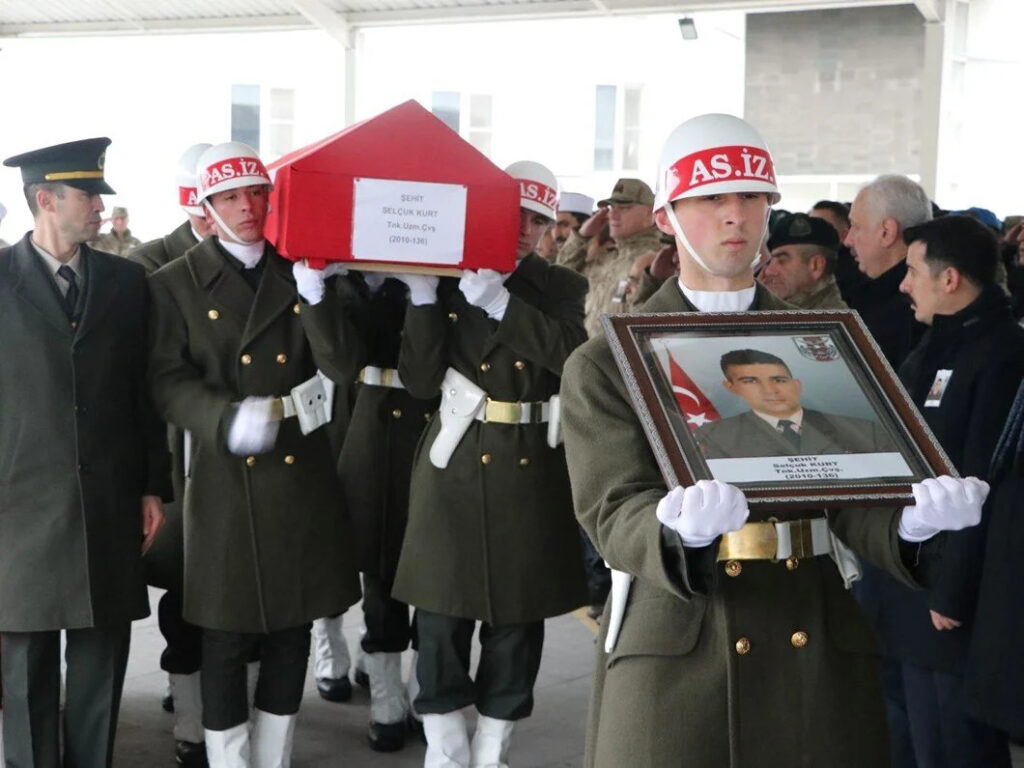 Fırat Kalkanı şehidine veda