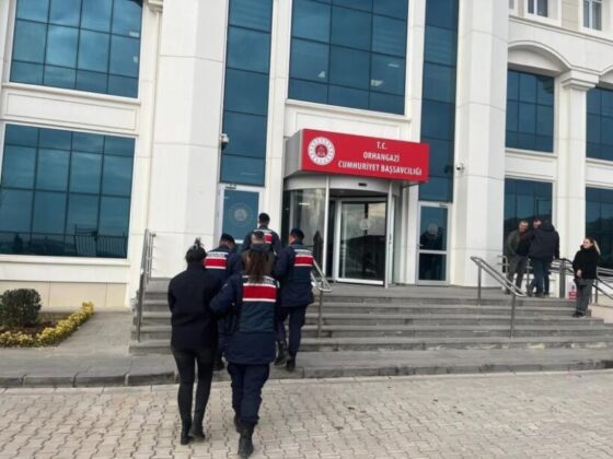 Bursa’da ev sahibinin hastanede yatmasını fırsat bildiler, evdeki altınlarını çaldılar
