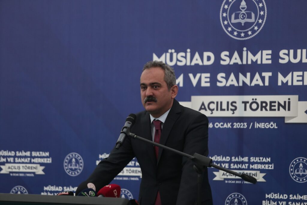 Bakan Özer: “Eğitimin önündeki tüm anti demokratik uygulamalar kaldırıldı”