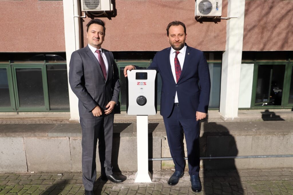 Bursa’da 150 okulun bahçesine araç şarj istasyonu