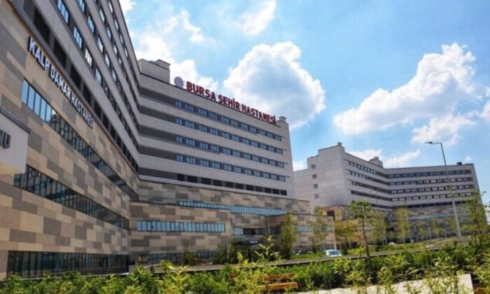 5 yıllık görme kaybı Bursa Şehir Hastanesi’nde son buldu