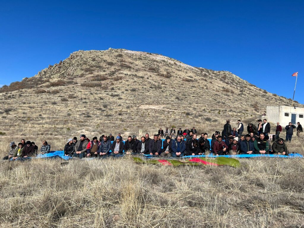 Köylüler kar duasına çıktı