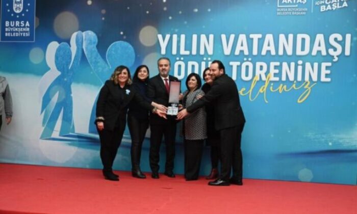 Bursa’da yılın vatandaşı öğretmenler oldu