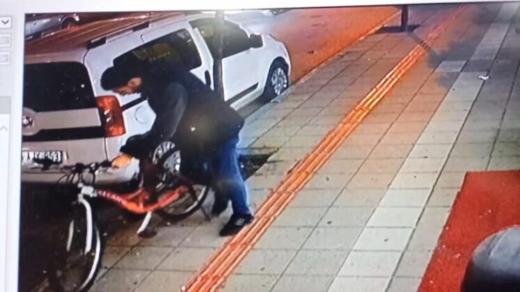 Bisiklet hırsızı kameraya yakalandı