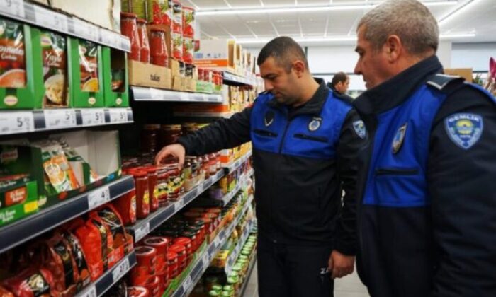 Gemlik’te zabıta market denetiminde
