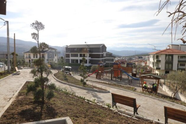 Gemlikli çocuklar yeni parklarına kavuştu