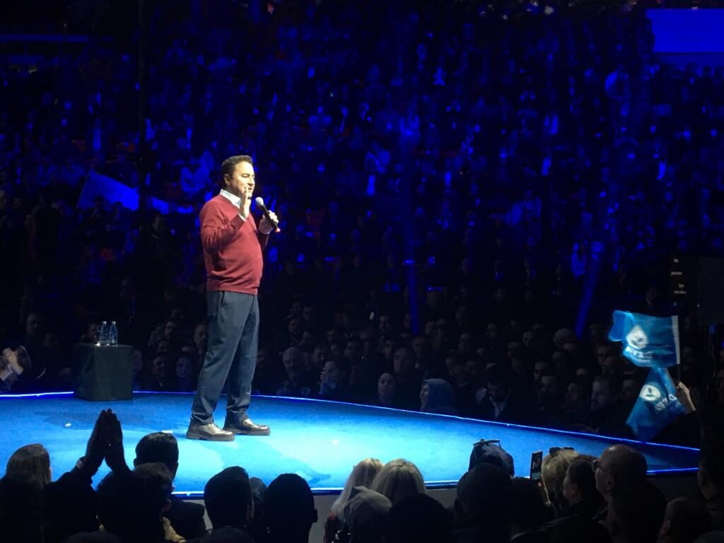 Babacan’dan gençlere  ‘ümitsizliğe kapılmayın’ çağrısı