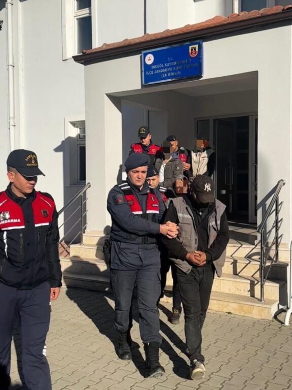 Jandarma, kırsal mahallelerden hırsızlık yapan çeteyi kıskıvrak yakaladı