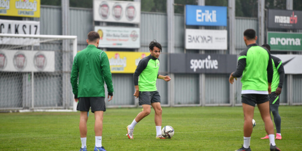 Kerem Kök: “Takımla birlikte olamayacağımın üzüntüsünü yaşıyorum”