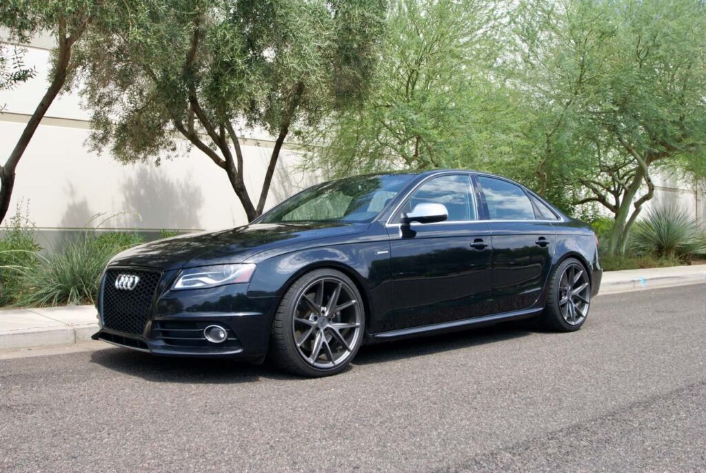 2012 model AUDI marka araç icradan satılıktır