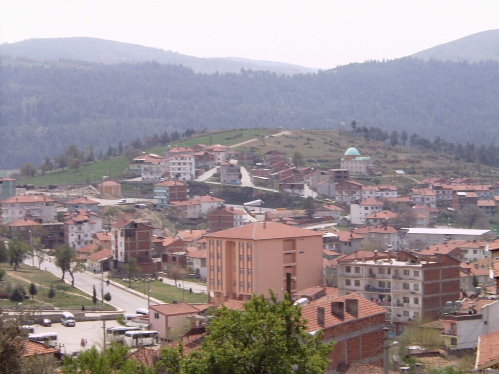 Bursa Orhaneli’de 122 m² arsa üzerindeki dört katlı bina mahkemeden satılıktır