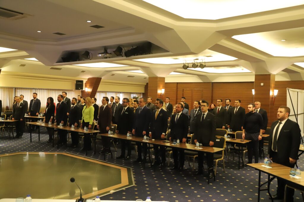 TÜGİAD Bursa’da bayrağı Selim Baykal devraldı