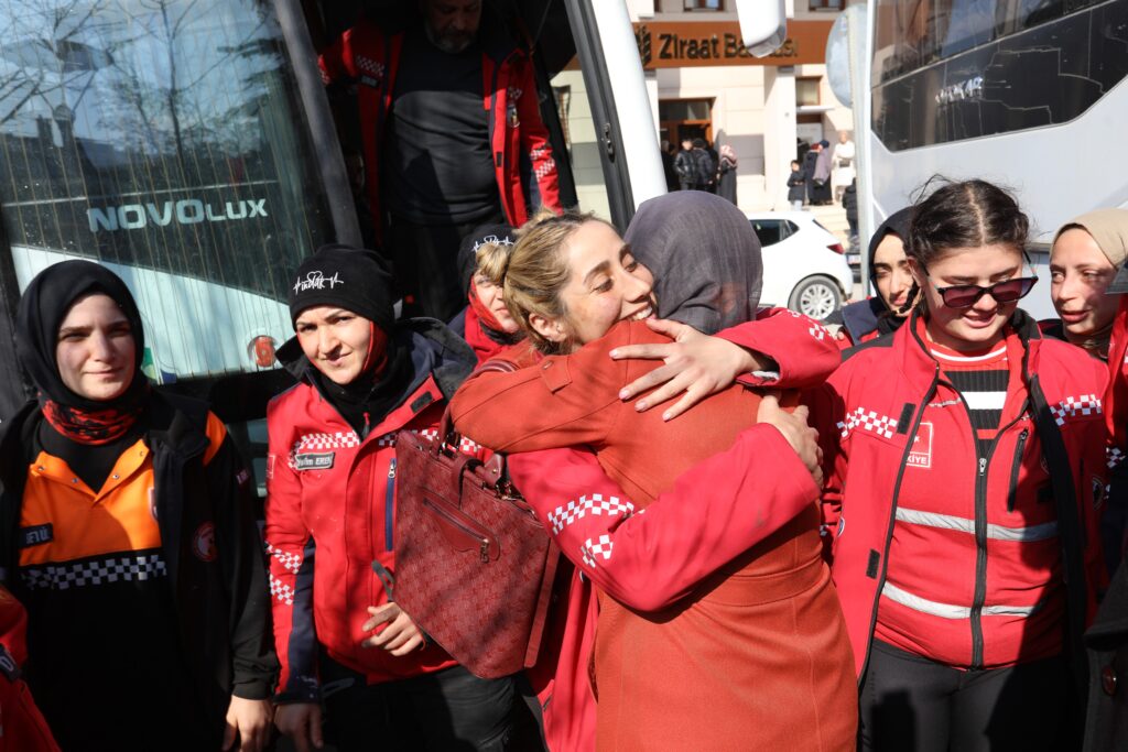 Kahramanlar gözyaşlarıyla karşılandı