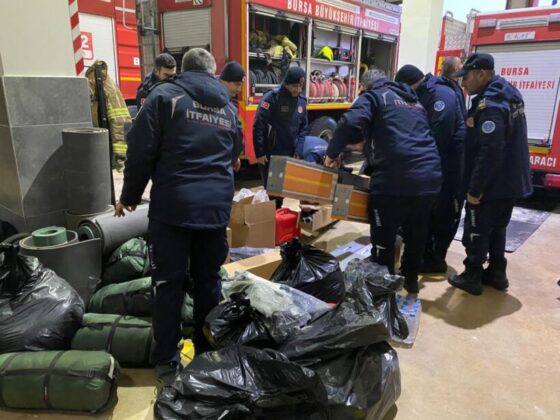 Bursa AFAD ve Büyükşehir İtfaiye Dairesi ekipleri deprem bölgesine doğru yola çıktı