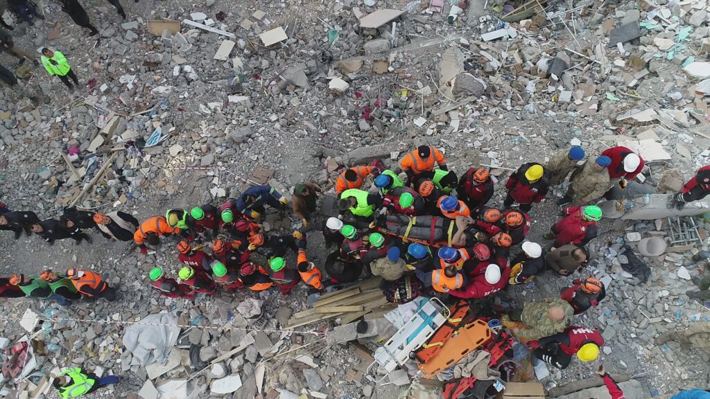 107. saatte sevincin adresi Arzu Apartmanı